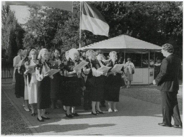 Maar bij de 1000 jaar Christendomviering was dat al heel wat beter. Weliswaar met medewerking van het Slavisch Byzantijns koor Eindhoven.