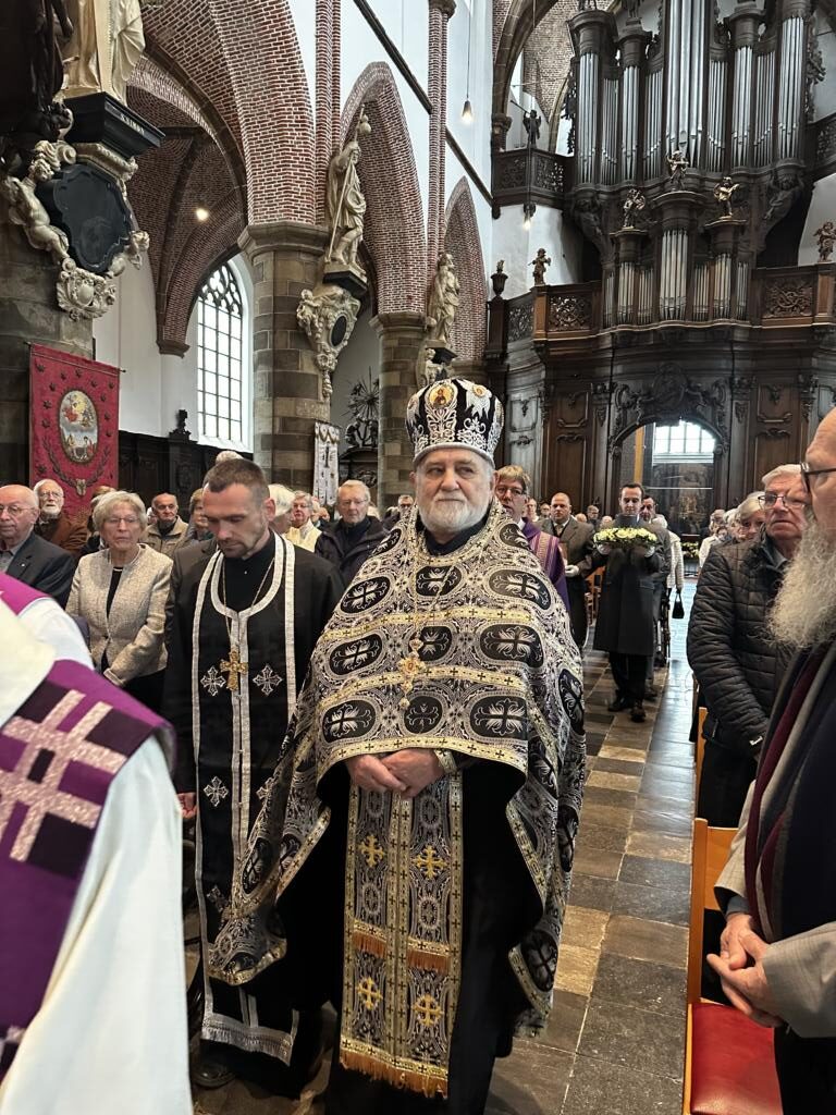 image #2 Aartspriester Vitali Derewianka op de begrafenis van Jos Opdebeeck