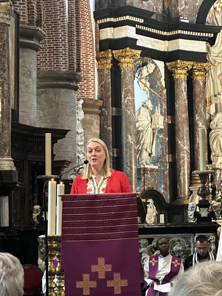 image #6 Nadja Derewianka spreekt op de begrafenis van Jos Opdebeeck
