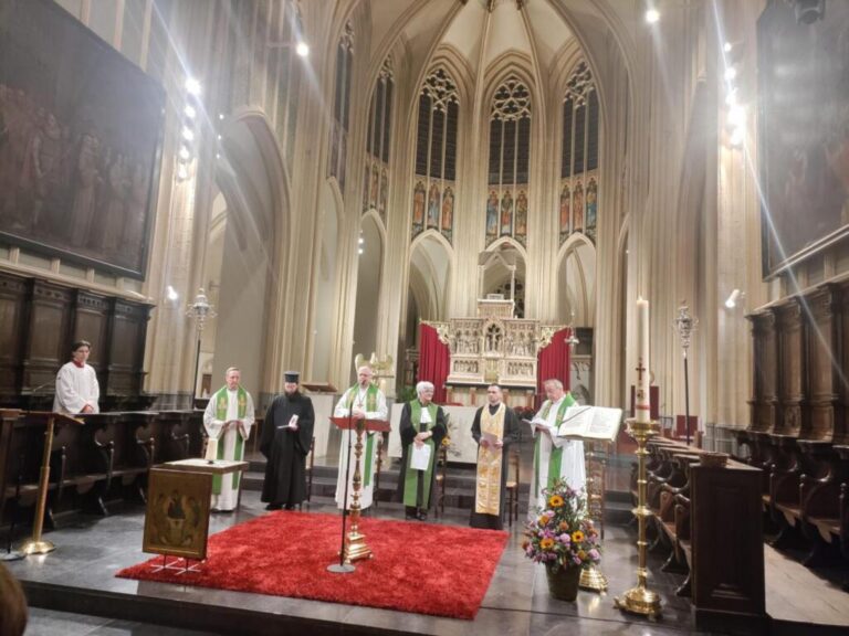 Priesters op de oecumenische dienst in Hasselt